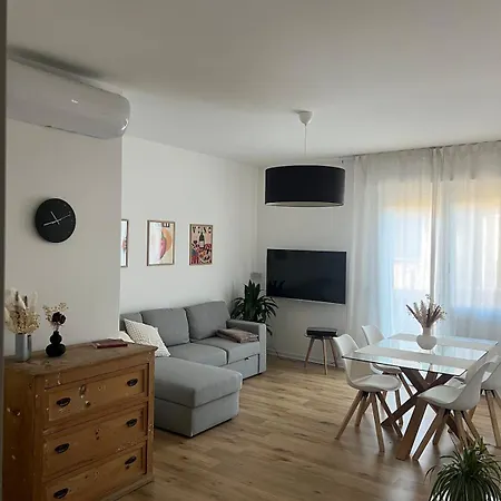 Sparkling Nest アパート コネリアーノ